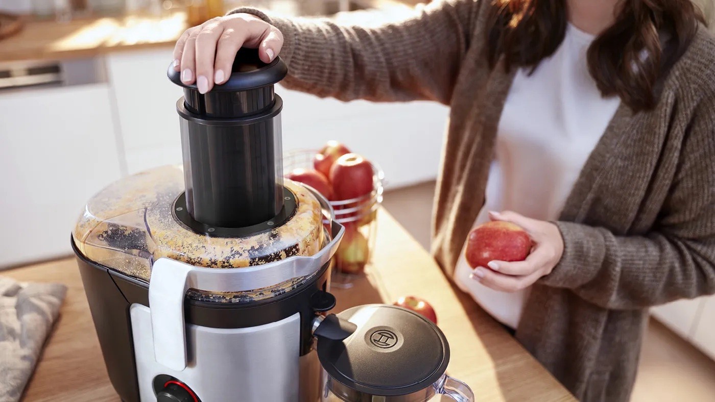 Centrifugal juicer VitaJuice 4 1000 W Silver, Black